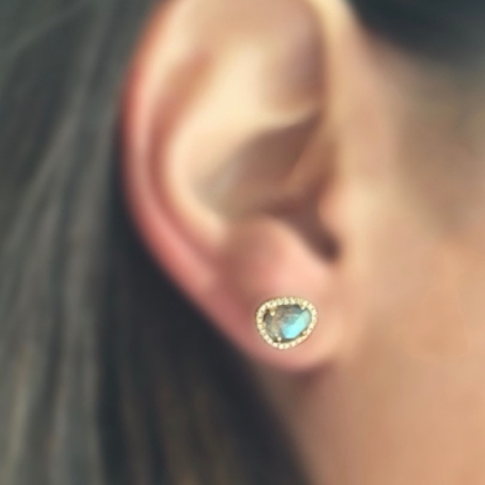 14K YELLOW SINGLE LABRADORITE & DIAMOND STUD